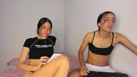 mia and kim online show from October 10, 2025, 6:07 pm