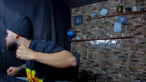 Snapshot of mia_and_vincentt chatting on October 17, 2025, 6:05 am Mia and vincentt model indepent online show from October 17, 2025, 6:05 am