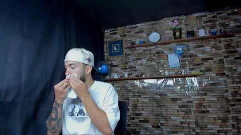Snapshot of mia_and_vincentt chatting on October 21, 2025, 4:57 am Mia and vincentt model indepent online show from October 21, 2025, 4:57 am