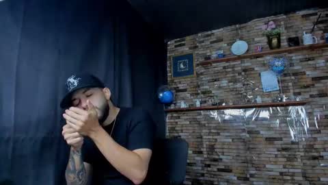 Snapshot of mia_and_vincentt chatting on October 22, 2025, 4:02 am Mia and vincentt model indepent online show from October 22, 2025, 4:02 am