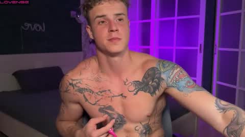 Snapshot of mia_andre chatting on September 24, 2025, 8:34 pm Andre and Mia online show from September 24, 2025, 8:34 pm