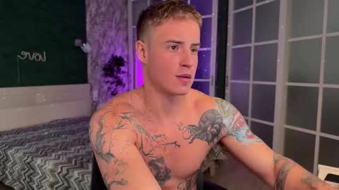 Snapshot of mia_andre chatting on November 4, 2025, 8:46 am Andre and Mia online show from November 4, 2025, 8:46 am