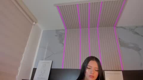 Mia online show from February 20, 2025, 7:41 pm