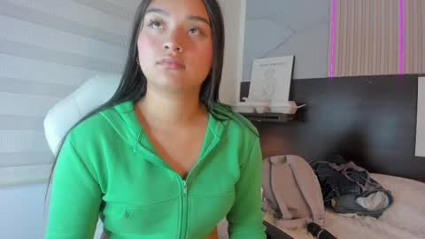 Mia online show from February 20, 2025, 10:48 pm