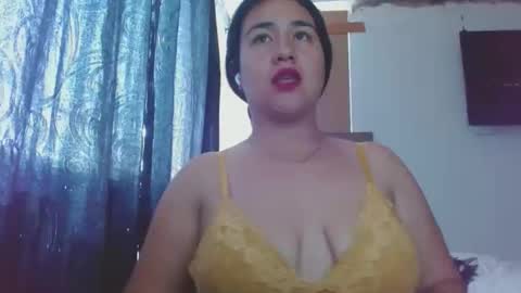 mia_beautiful1 online show from April 24, 2026, 7:16 pm