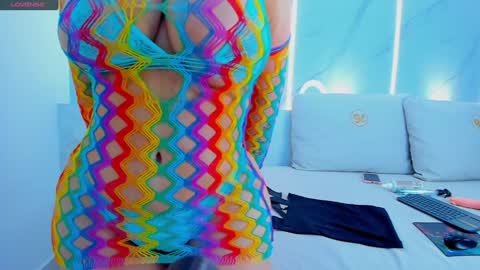 Mia  online show from December 13, 2024, 3:21 pm