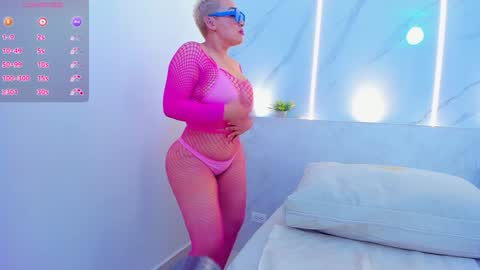 Mia  online show from December 16, 2024, 1:54 pm