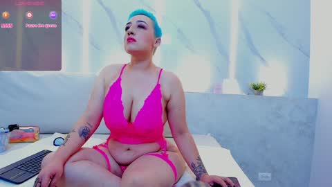 Mia  online show from January 31, 2025, 11:56 am