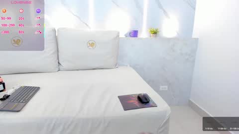 Mia  online show from February 11, 2025, 3:08 pm