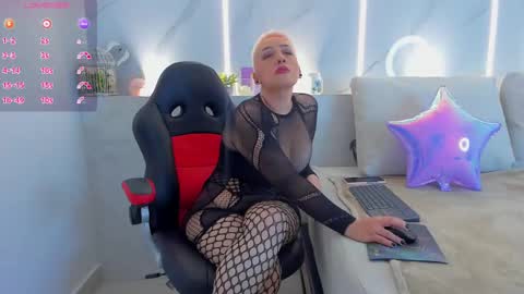 Mia  online show from March 6, 2025, 11:47 am