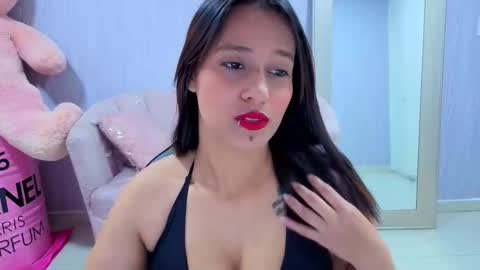 Mia  online show from February 19, 2026, 12:45 pm
