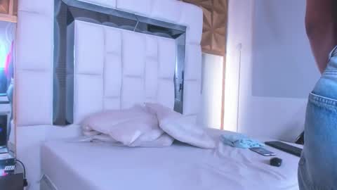 Snapshot of mia_blumm chatting on October 23, 2025, 11:20 am Miaa online show from October 23, 2025, 11:20 am