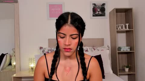 Mia Cano online show from November 17, 2025, 2:12 pm