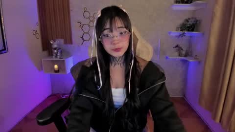 Mia online show from September 21, 2025, 7:32 am