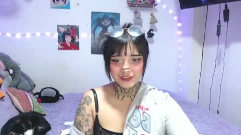 Snapshot of mia_cat05 chatting on June 5, 2026, 6:52 am Mia online show from June 5, 2026, 6:52 am