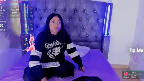 mia_cavallii online show from February 3, 2026, 12:10 pm