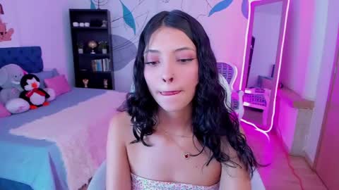 Mia online show from May 8, 2026, 8:14 pm