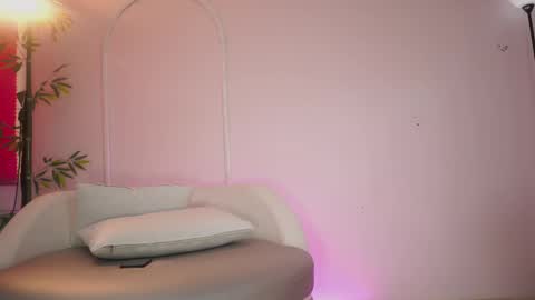 Snapshot of mia_coliin chatting on September 30, 2025, 8:25 pm Anna online show from September 30, 2025, 8:25 pm
