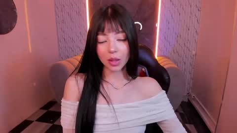 mia_collins_b online show from October 9, 2025, 12:58 pm