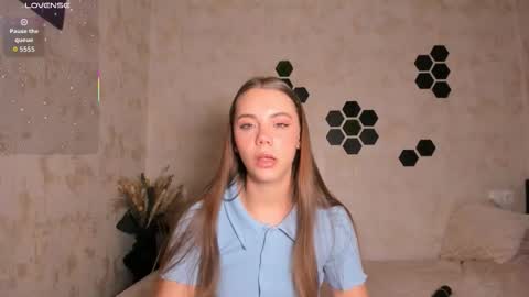 Mia  next stream Thursday 1400 UTC1 Friday 1400 UTC1 online show from October 1, 2025, 2:23 pm