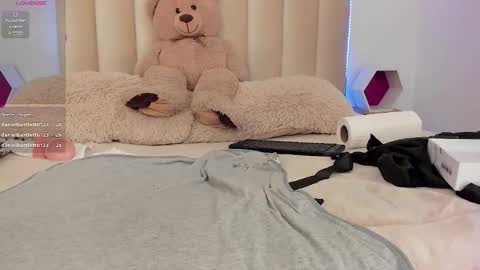 mia_corner online show from January 15, 2026, 10:13 pm