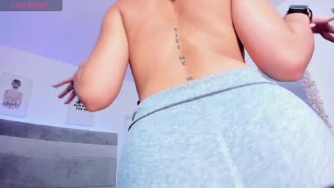 mia_corner online show from April 29, 2026, 1:37 pm