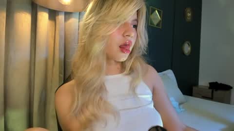 M I A  online show from June 10, 2026, 7:13 pm