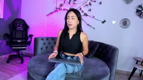 mia_davis__ online show from June 3, 2026, 11:57 am
