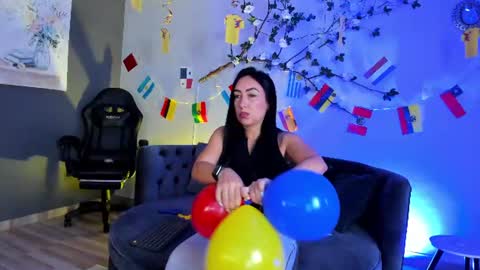 mia_davis__ online show from June 13, 2026, 11:52 am