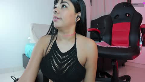 Snapshot of mia_depp chatting on January 25, 2025, 1:32 am Mia online show from January 25, 2025, 1:32 am