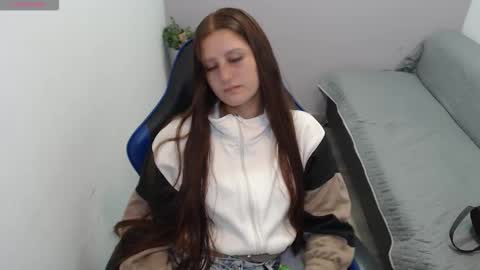 Mia online show from October 16, 2025, 1:23 pm