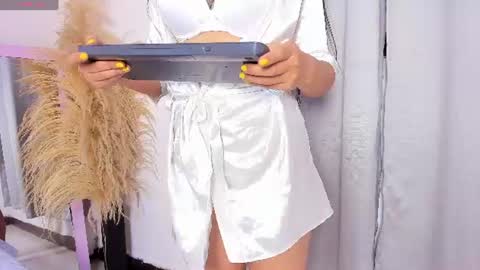 Snapshot of mia_dolls18 chatting on August 8, 2026, 4:58 am MIA help me get to 25 hands up online show from August 8, 2026, 4:58 am