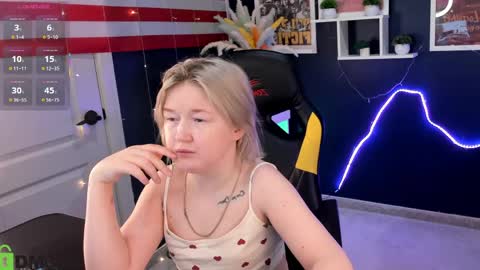 Mia online show from April 28, 2026, 3:00 am