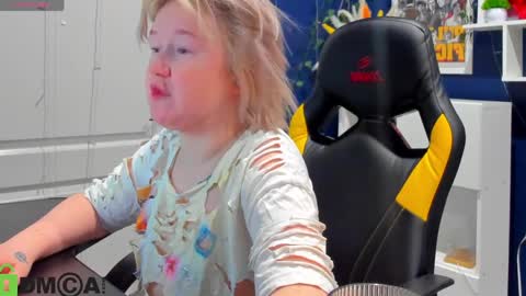 Mia online show from May 10, 2026, 3:01 am