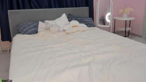 Mia online show from June 25, 2026, 5:12 am