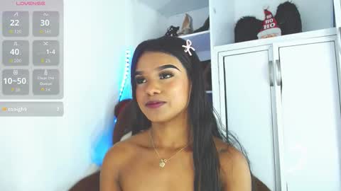 mia_fernand online show from January 5, 2026, 5:27 pm