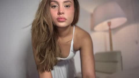 mia_ferrer777 online show from May 22, 2026, 11:21 pm