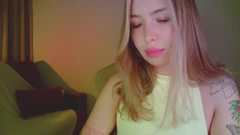 Mia online show from May 19, 2026, 10:16 pm