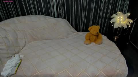 mia_flicker online show from September 12, 2025, 1:06 am