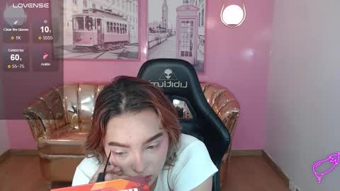 Mia online show from November 18, 2025, 12:53 pm