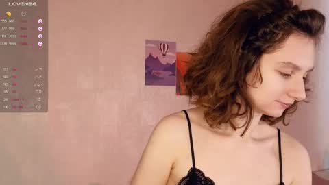 Snapshot of mia_frizz chatting on February 9, 2025, 9:05 am Mia online show from February 9, 2025, 9:05 am