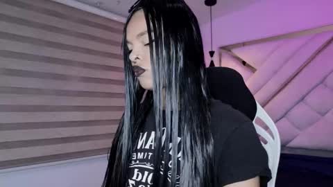 Mia online show from April 29, 2026, 4:16 am