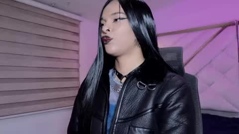 Mia online show from May 6, 2026, 2:51 am
