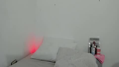 Snapshot of mia_girl00 chatting on March 1, 2026, 6:59 am Mia online show from March 1, 2026, 6:59 am