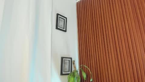 Snapshot of mia_girl00 chatting on March 29, 2026, 2:44 am Mia online show from March 29, 2026, 2:44 am