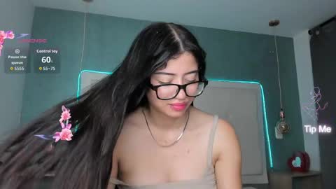 mia online show from June 3, 2026, 2:33 pm