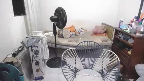 izzy online show from December 16, 2025, 2:05 am