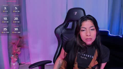 Mia online show from December 6, 2024, 2:28 pm
