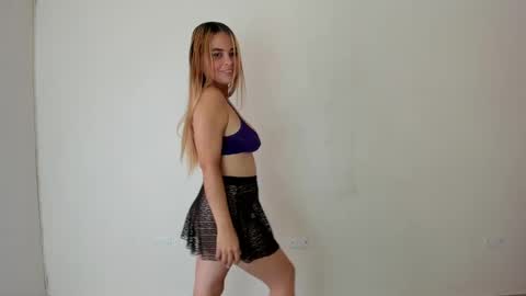 Mia online show from January 16, 2025, 11:27 pm