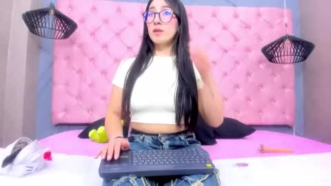 Mia online show from January 14, 2026, 12:33 pm